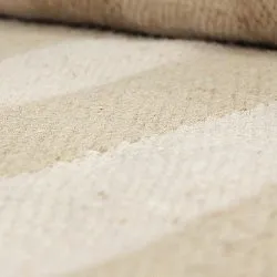 Oregelbunden ullmatta - Kystaro (creme/beige)