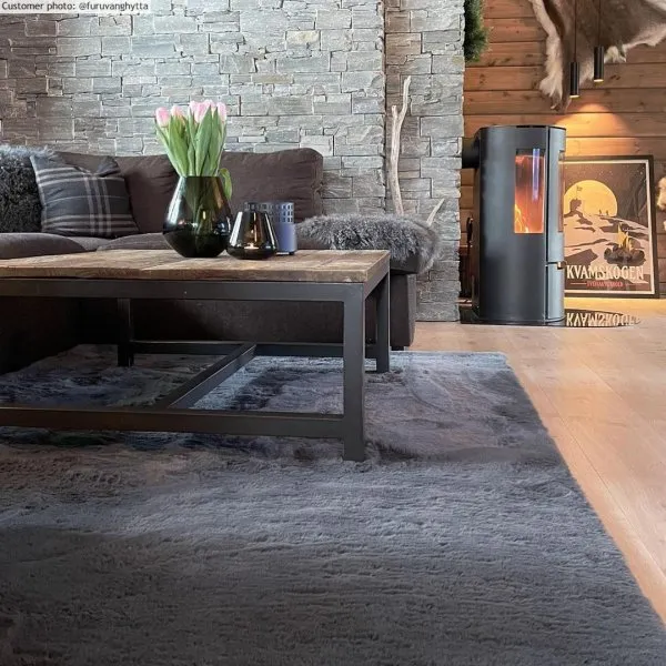 Matta svart soffa