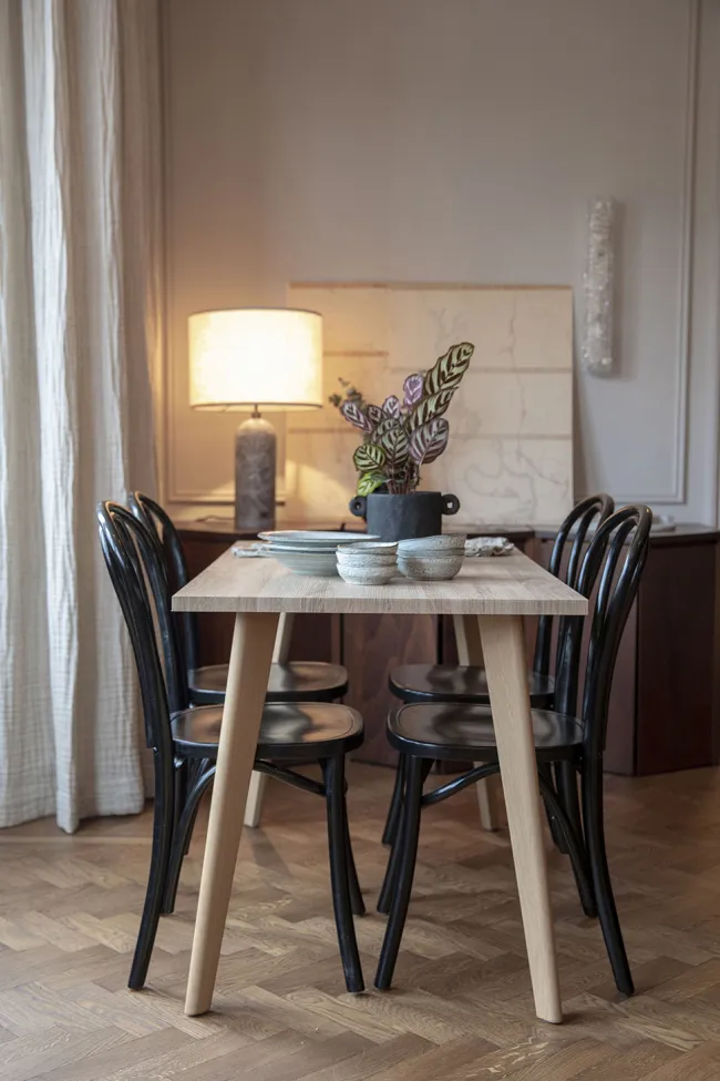 Matbord - Nordisk - 120 x 70 cm (ek)