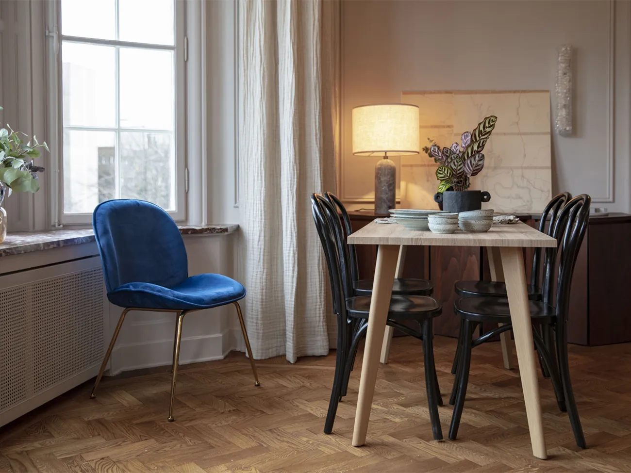 Matbord - Nordisk - 120 x 70 cm (ek)
