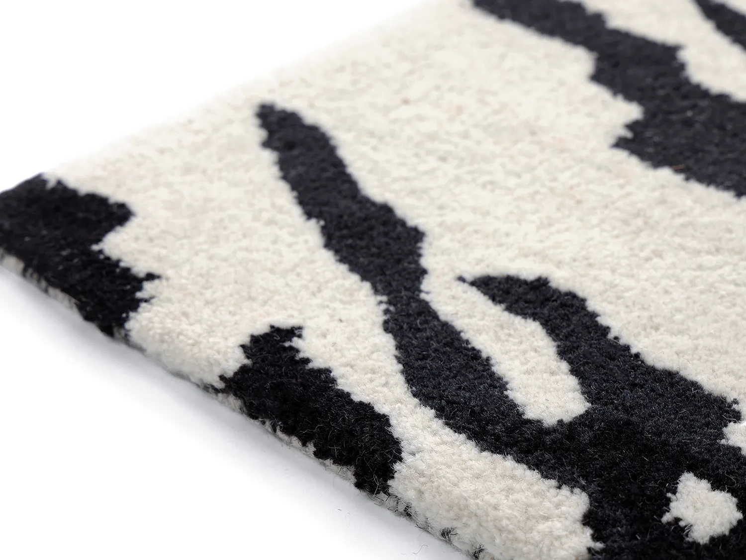 Dörrmatta - Zebra Tufted Wool Premium (vit/svart)