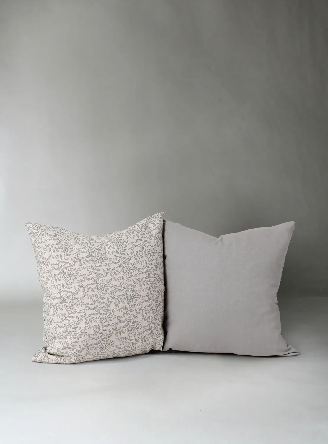 Kuddfodral 2-pack - Lilja (grå)