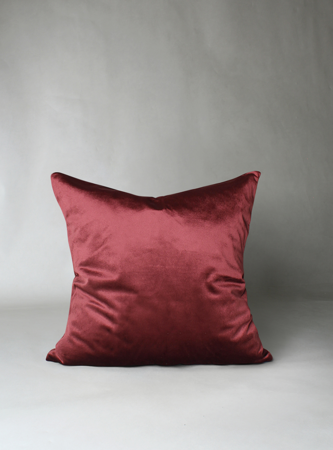 Kuddfodral Marlyn i sammet (vinröd) (Storlek: 50 x 50 cm)