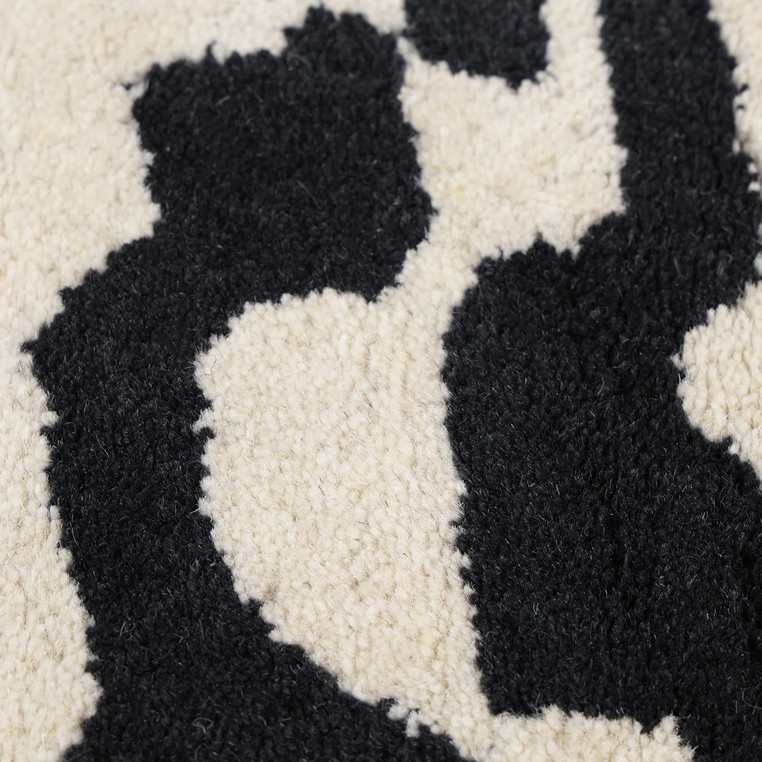 Ryamatta - Zebra Tufted Wool Premium (vit/svart)