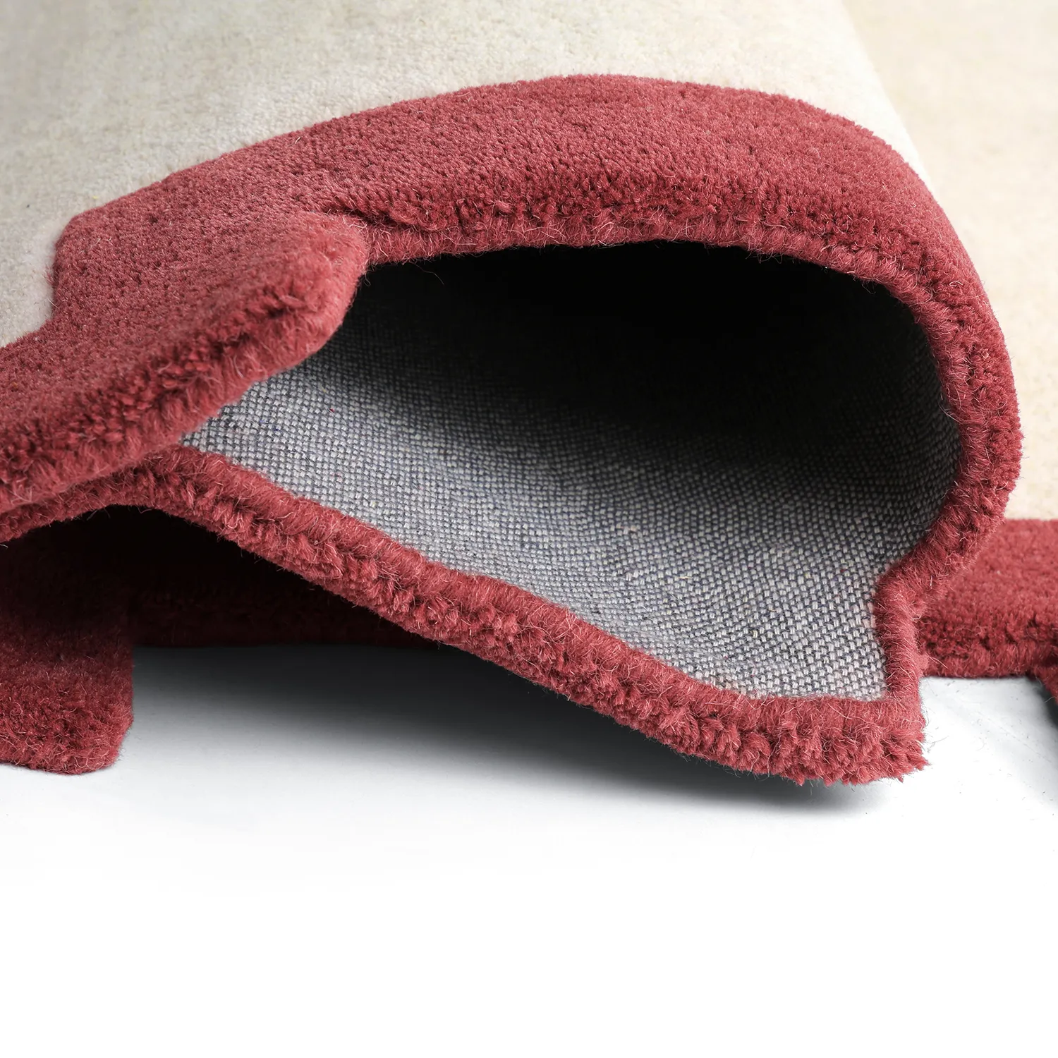 Ullmatta - Agra Hand Tufted Wool Premium (creme/röd)