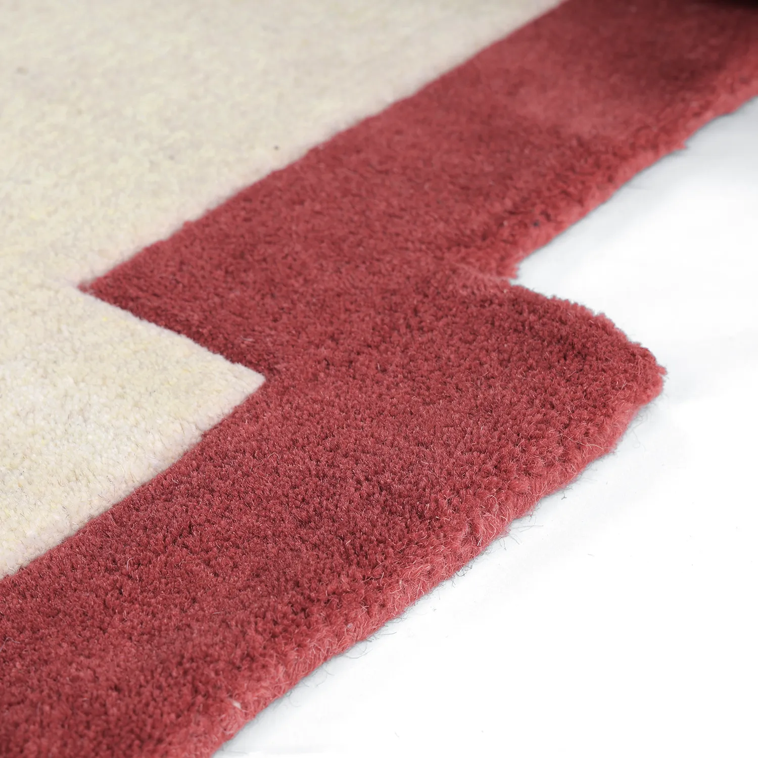 Ullmatta - Agra Hand Tufted Wool Premium (creme/röd)