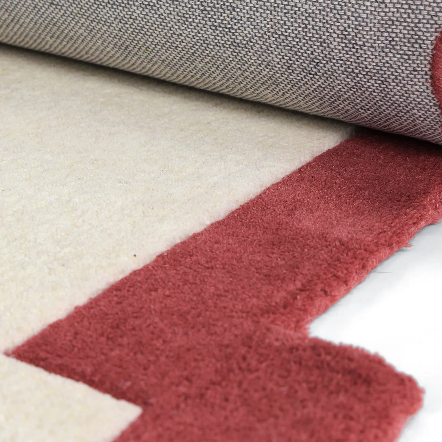 Ullmatta - Agra Hand Tufted Wool Premium (creme/röd)