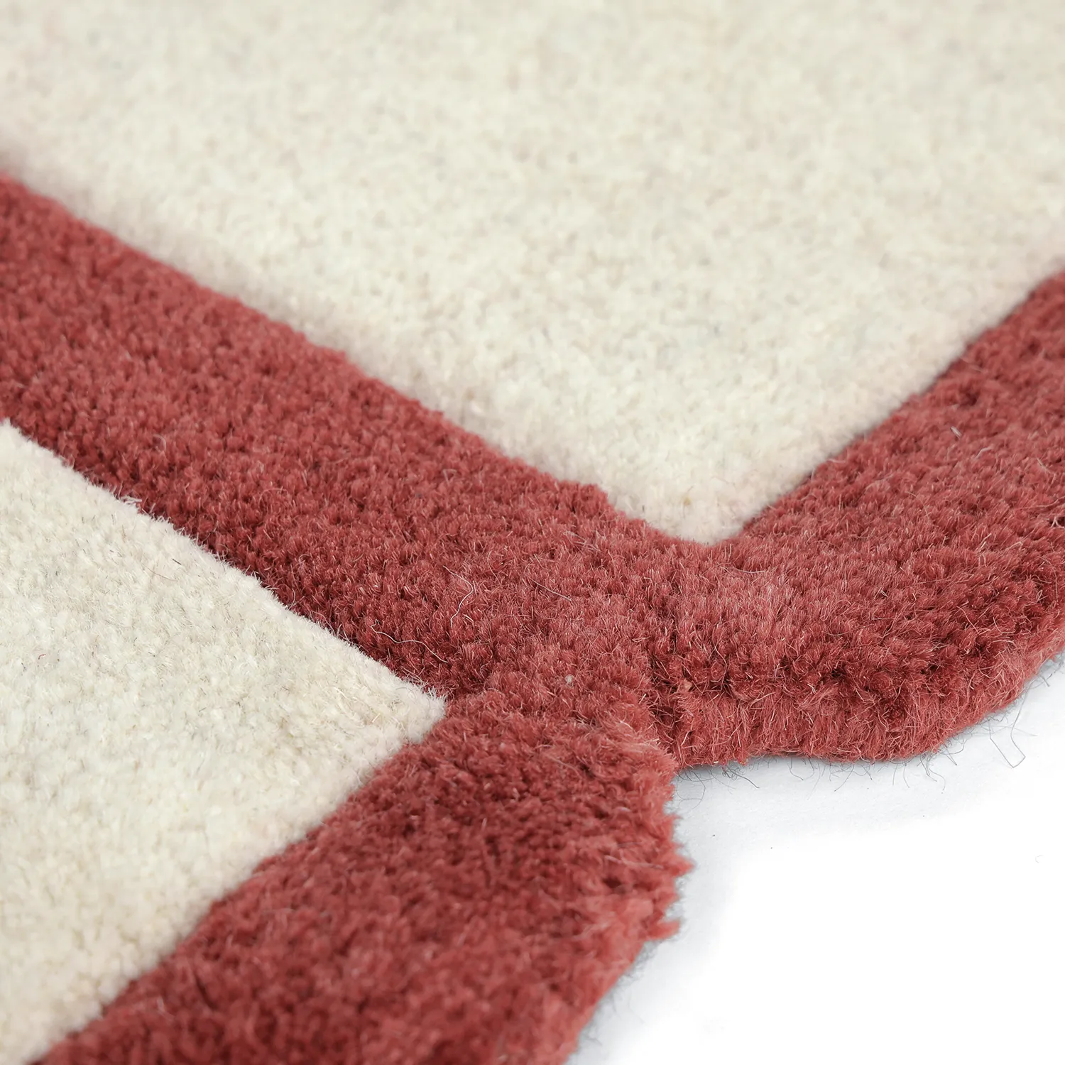 Ullmatta - Syl Hand Tufted Wool Premium (röd/vit)