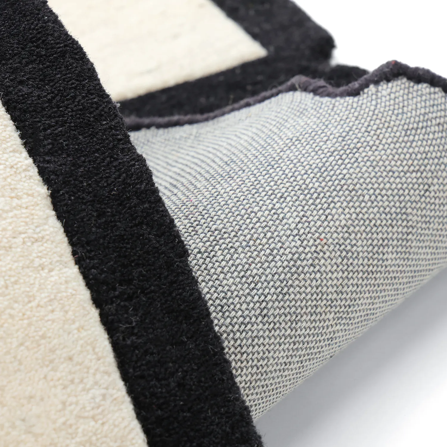Ullmatta - Syl Hand Tufted Wool Premium (svart/vit)