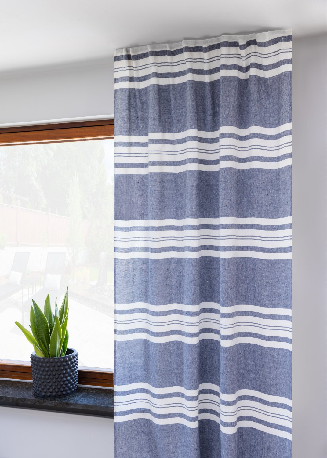 Gardiner - Linnegardin Vera (blå/vit) (Storlek: 145 x 300 cm)